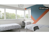 Bed in twin room in 5-bedroom apartment in Whitehall - De inchiriat