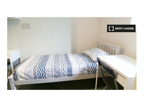 Łóżko do wynajęcia w domu z 9 sypialniami w Stoneybatter - Do wynajęcia