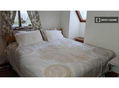 Bedoom for rent in 4-bedroom house, Rush, Dublin - Te Huur