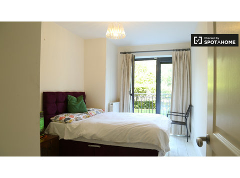 Big room in 2-bedroom apartment in Terenure, Dublin - Vuokralle