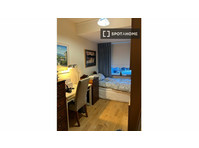 Cozy room in large shared apartment in Killiney, Dublin - For Rent