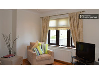 Huge room in 3-bedroom apartment in Tallaght, Dublin - For Rent