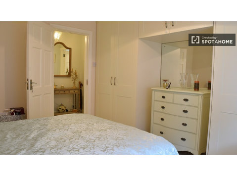 Huge room in shared apartment in Deans Grange, Dublin - For Rent