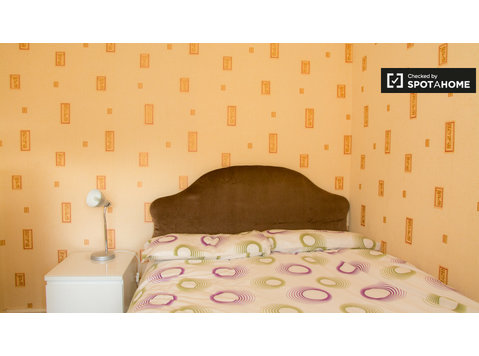 Preciosa habitación en piso compartido en Artane, Dublín - Alquiler