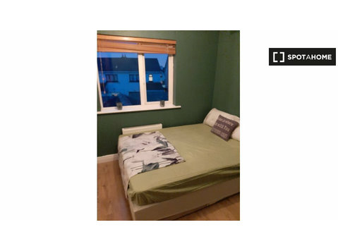 Room for a  rent  in 4-bedroom house in Clondarkin, Dublin - Vuokralle