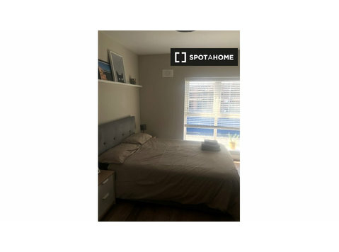 Room for rent in 2-bedroom house in Donabate.Single Occupan - De inchiriat