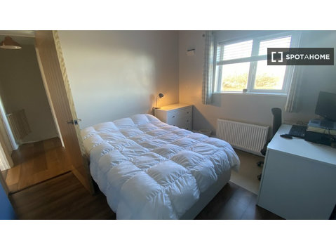 Room for rent in 3-bedroom apartment in Dublin, Dublin - For Rent