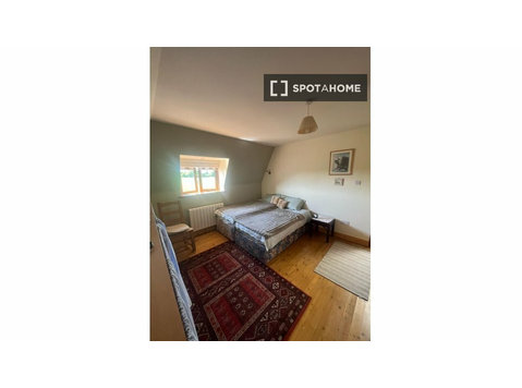 Room for rent in 5-bedroom apartment in Portmarnock, Dublin - الإيجار