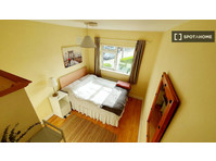 Zimmer zu vermieten in Haus mit 5 Schlafzimmern in Blackrock - Zu Vermieten