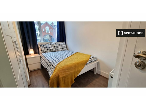 Zimmer zu vermieten in 7-Zimmer-Wohnung in Dublin - Zu Vermieten