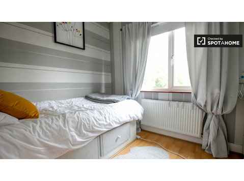 Room for rent in cosy 4-bedroom house, Clonsilla, Dublin - Na prenájom