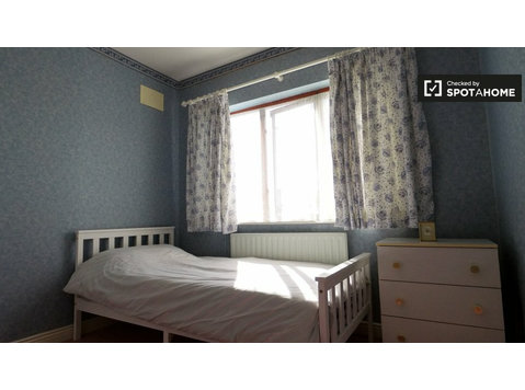 Room in a 4Bedroom Apartment for rent in Rathfarnham, Dublin - 空室あり