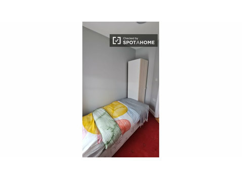 Habitación en piso compartido en alquiler en The Coombe,… - Alquiler