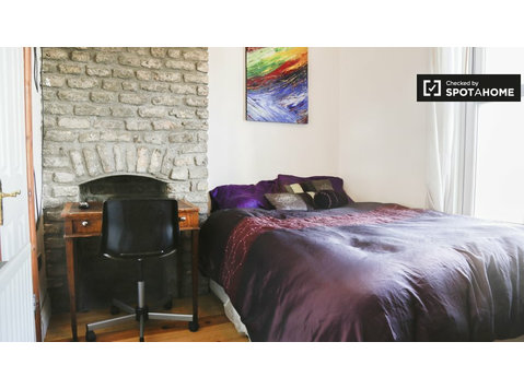Stanza in affitto in casa con 3 camere da letto a North… - In Affitto