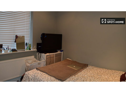 Room to rent in 4-bedroom houseshare in Whitehall, Dublin - Izīrē
