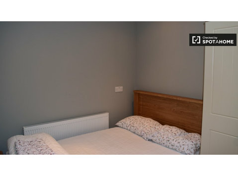 Zimmer zu vermieten in 4-Zimmer-Häuser in Whitehall, Dublin - Zu Vermieten