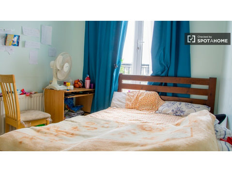 Alquiler de habitaciones en casa en compartir 6 dormitorios… - Alquiler