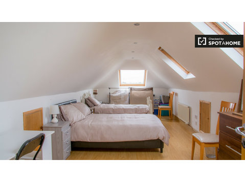 Spacious room in 5-bedroom apartment in Donabate, Dublin - 出租