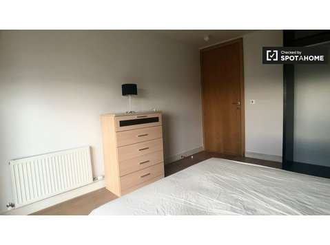 Geräumiges Zimmer in 2-Zimmer-Wohnung in Blackthorn zu… - Zu Vermieten