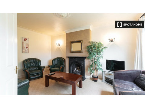 6-bedroom apartment for rent in Esker North, Dublin - Apartments