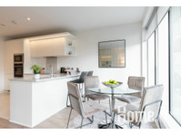 Gorgeous modern 2 bed with balcony - Asunnot