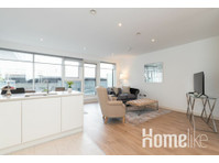 Gorgeous modern 2 bed with balcony - Asunnot