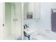 Medium King Ensuite - Only Students - Apartments