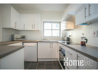 South Side Dublin City three bed apartment - דירות