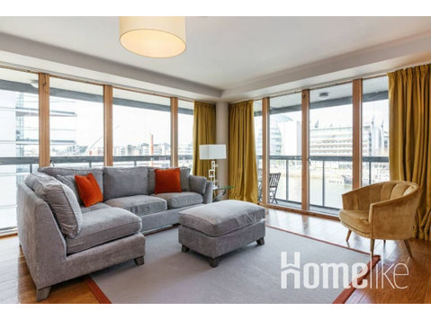Spacious central 2 bedroom apartment with water views - Apartments