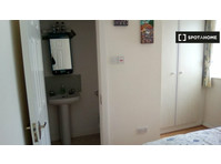 Room for rent in 3-bedroom house in Galway, Galway - Izīrē