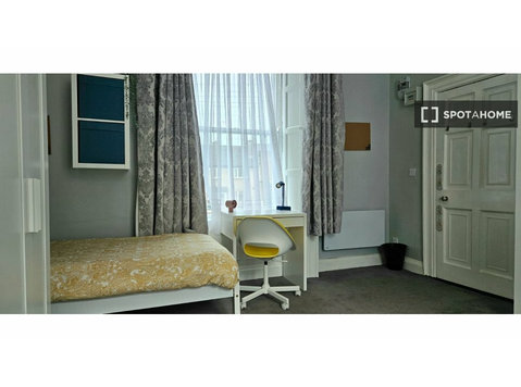 Bett zu vermieten in einer Residenz in Dublin - За издавање