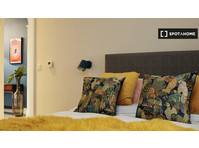 Se alquila habitación en apartamento de 7 habitaciones en… - Kiralık