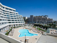 Spacious Apartment in Sea Side Resort With Hotel Amenities - Vakantiewoningen