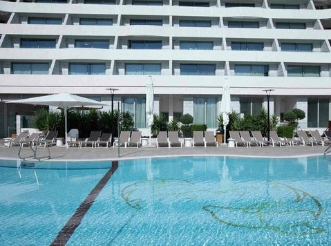 Tranquil Spacious Luxury Studio Vacation Apartment With Pool - Aluguel de Temporada