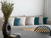 Tranquil Spacious Luxury Studio Vacation Apartment With Pool - Locations de vacances