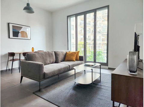Elegant apartment in Tel Aviv - For Rent