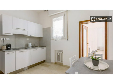 Apartamento de 2 habitaciones en alquiler en Bolonia - Apartments