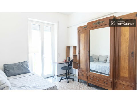 Dormitorio en alquiler en Roma - Alquiler