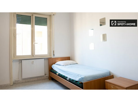 Zimmer zu vermieten in Wohnung mit 4 Schlafzimmern in Rom,… - Zu Vermieten