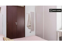 Se alquila habitación en apartamento de 6 habitaciones en… - For Rent