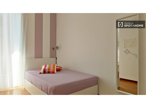 Se alquila habitación en apartamento de 7 habitaciones en… - Cho thuê