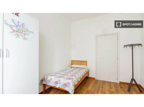 Chambre à louer dans un appartement partagé à Milan - À louer