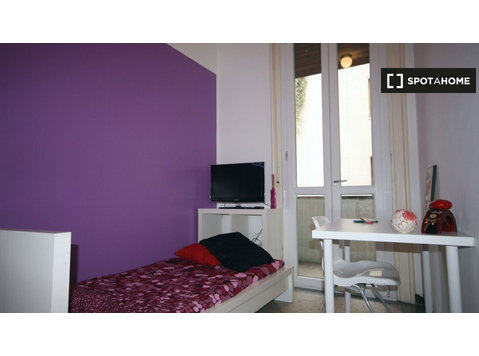 Se alquila habitación en piso de 7 habitaciones en Milán - Aluguel