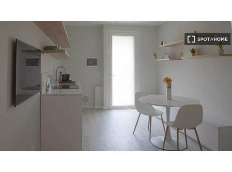 Mieszkanie z 2 sypialniami do wynajęcia w Mediolanie w… - Mieszkanie