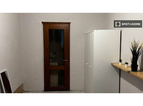Zimmer zu vermieten in 3-Zimmer-Wohnung in Aurora, Turin - Zu Vermieten