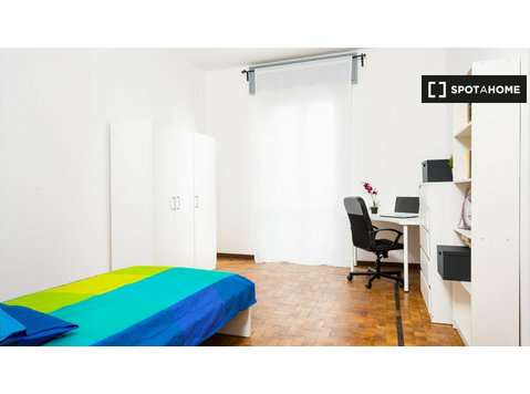 Se alquila habitación en piso de 4 dormitorios en Lingotto,… - Vuokralle