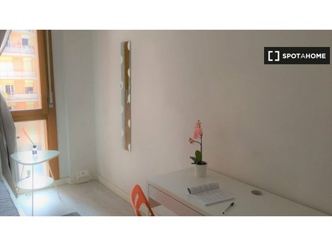 Affittasi stanza in appartamento con 4 camere a S. Pio X,… - In Affitto