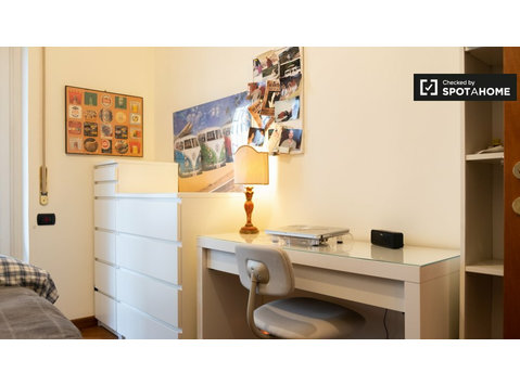 Zimmer zu vermieten in Wohnung mit 2 Schlafzimmern in Rom - De inchiriat