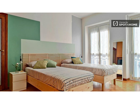 Zimmer zu vermieten in Wohnung mit 2 Schlafzimmern in… - Kiralık
