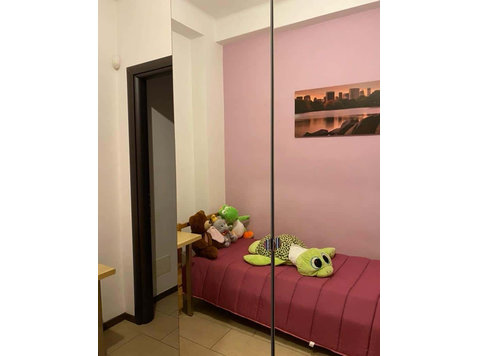 Stanza doppia in appartamento condiviso in Via Sigismondo… - Apartamentos